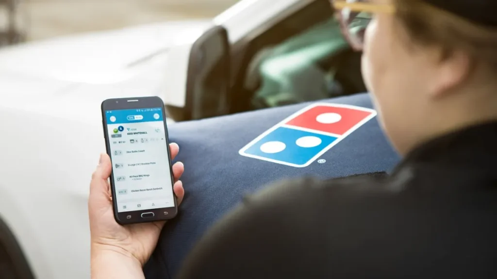 Dominos Online Ordering and Tracking System